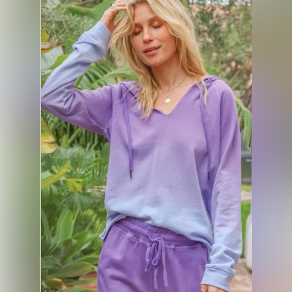 Hem & Thread Tops - #59 NEW ARRIVAL! Ombre pull over top 💜 🩵